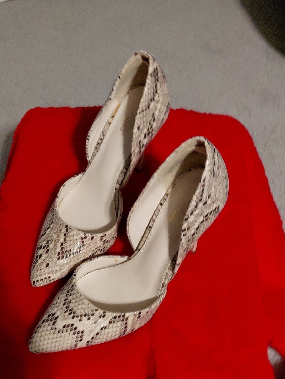 Charlotte Russe Cream Snakeskin D'Orsay Pointed Pump